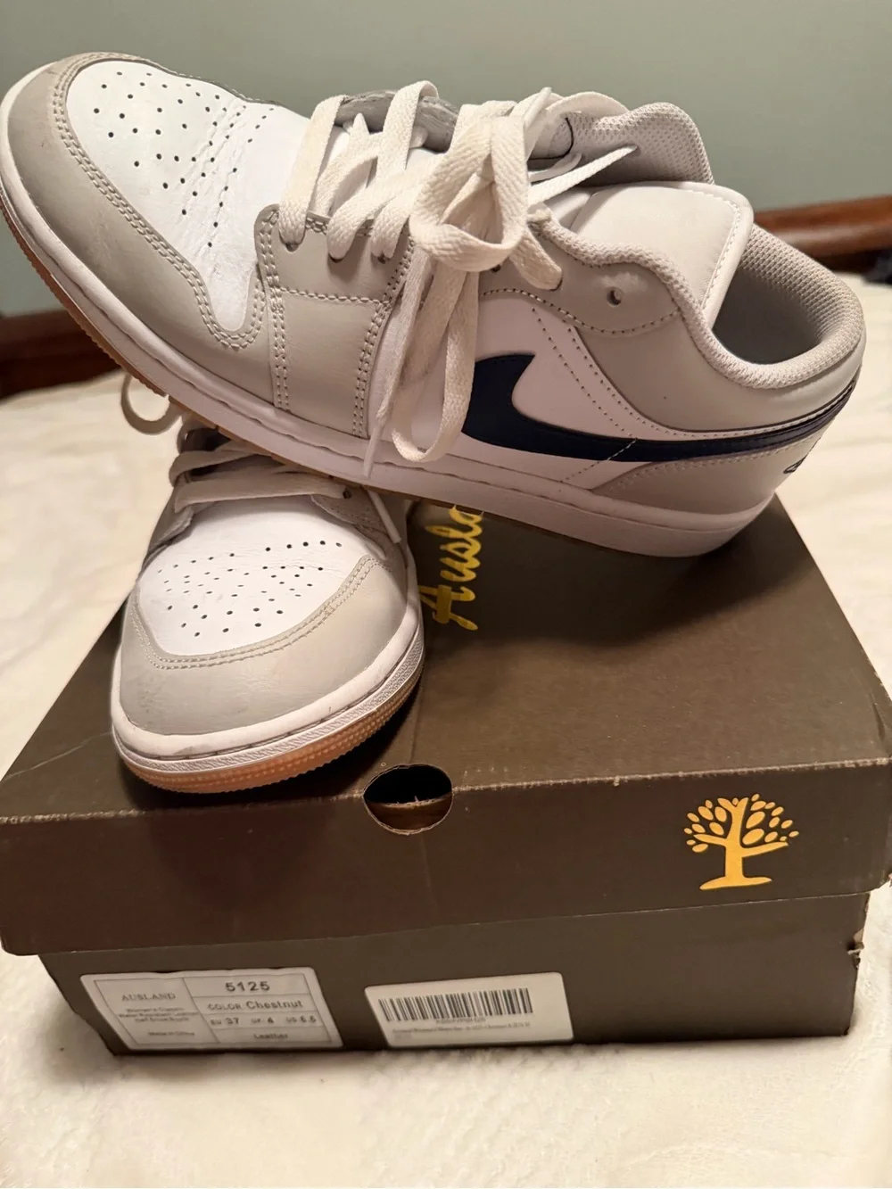 Jordan Kids Low-Top Sneakers in White, Light Gray and Navy